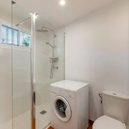 Apartment Elegant With Balcony, Pool & Parking