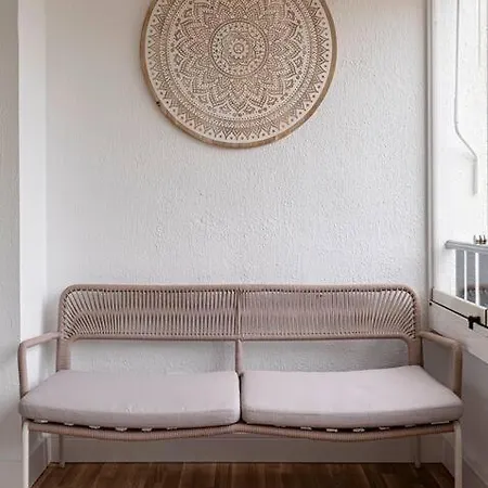 Elegant With Balcony, Pool & Parking Apartment Marbella