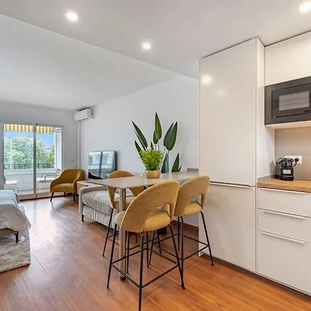 Elegant With Balcony, Pool & Parking