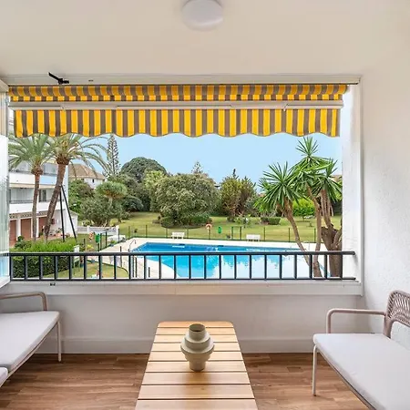 Apartment Elegant With Balcony, Pool & Parking Marbella