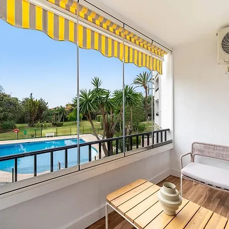Elegant With Balcony, Pool & Parking Apartment *