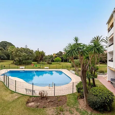 Elegant With Balcony, Pool & Parking Apartment *