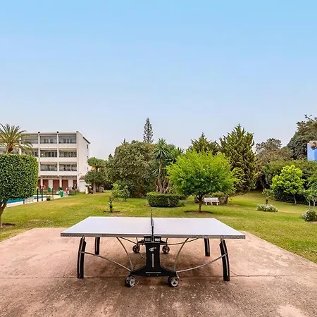 Elegant With Balcony, Pool & Parking * Marbella